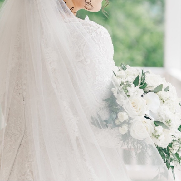 Kristen Perez❤︎︎ - Picture 2 of 16